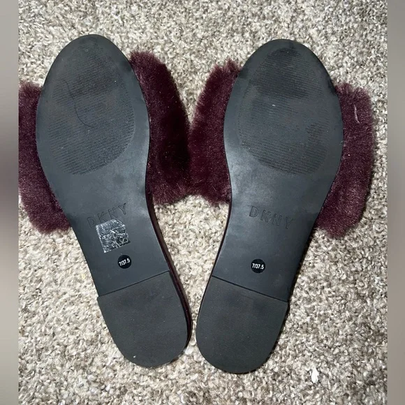 NWT DKNY fuzzy slide sandals sz7.5 - Picture 4 of 4